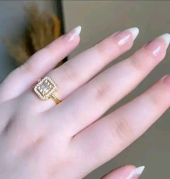 غسول الوجه وايضا شامبو الشعر الوجه يصفي الوجه من الكلف الدسة  الحبوب  آثار الحبوب التصبغات  الشعر :  يقضي على القشرة و يكول و يمنع تساقط الشعر ويرطبو ويقويه